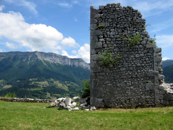 Photograph of le Chateau with l'Alpe behind, Grand Som