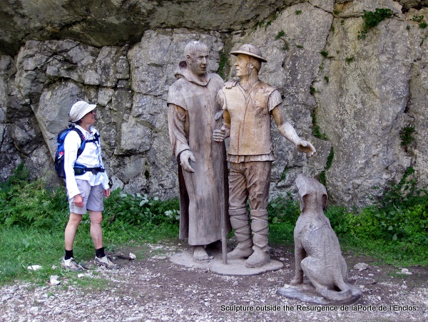 Photograph of the sculpture outside the Résurgence de la Porte de l'Enclos