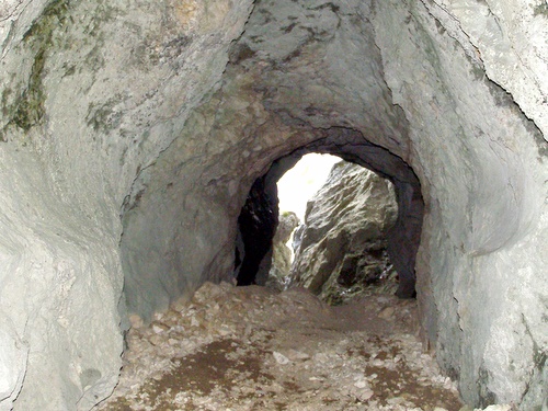 Photograph of A small cave through a ridge in the Cheminée de Fontanieu