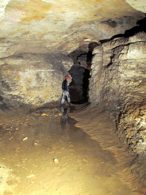 Photograph of a passage in the Grotte du Guiers Vif
