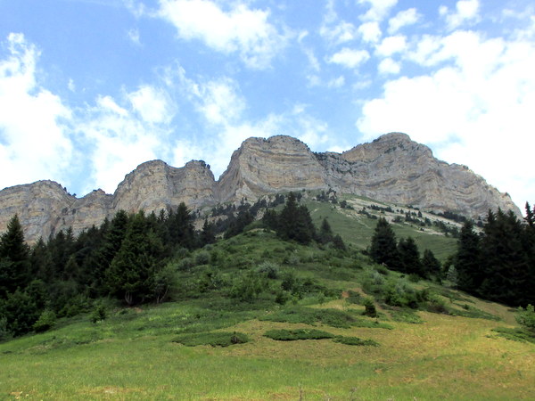 Photograph of the limestone cliffs above the Habert de Chamechaude
