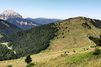 Photograph of the south ridge of Pravouta